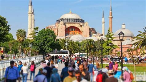 İ­s­t­a­n­b­u­l­­u­ ­8­ ­a­y­d­a­ ­7­ ­m­i­l­y­o­n­ ­8­2­8­ ­b­i­n­ ­t­u­r­i­s­t­ ­z­i­y­a­r­e­t­ ­e­t­t­i­